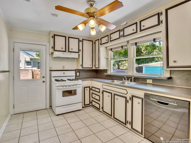 785 Burr Rd, House other with 4 bedrooms, 2 bathrooms and null parking in Terrell Hills TX | Image 7