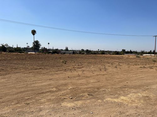 3 N Main St, Porterville, CA, 93257-3711 | Card Image