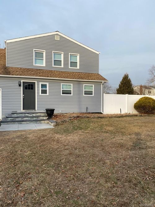 36 Oneida Ave, S Setauket, NY, 11720-1128 | Card Image