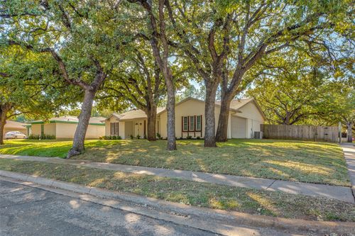 6737 Bartay Dr, North Richland Hills, TX, 76182-3902 | Card Image