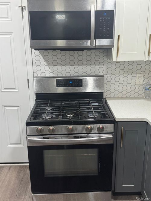 26225 Middlebelt Rd, Farmington Hills, MI, 48334-4862 | Card Image