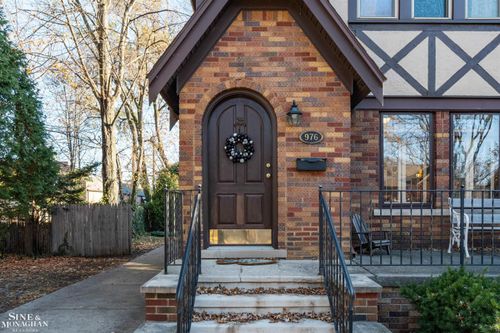 976 Lakepointe St, Grosse Pointe Park, MI, 48230-1710 | Card Image