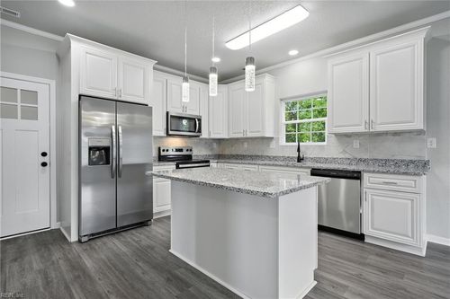 2709 Chicago Ave, Portsmouth, VA, 23704-6201 | Card Image