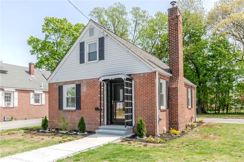 46 Freeman St, Warwick, RI, 02886-2022 | Card Image