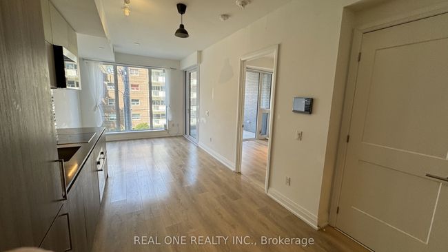 215 - 21 Park St E, Condo with 2 bedrooms, 2 bathrooms and null parking in Mississauga ON | Image 9