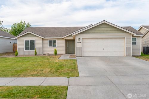 1304 W Bonneville St, Moses Lake, WA, 98837-1695 | Card Image