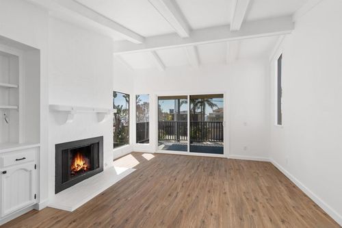 559 4th St, Encinitas, CA, 92024-3405 | Card Image