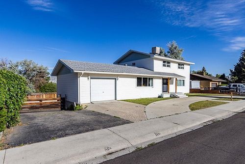 230 Jade St, Rock Springs, WY, 82901-6724 | Card Image