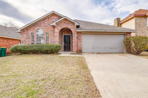 927 Simon Dr, Cedar Hill, TX, 75104-7203 | Card Image