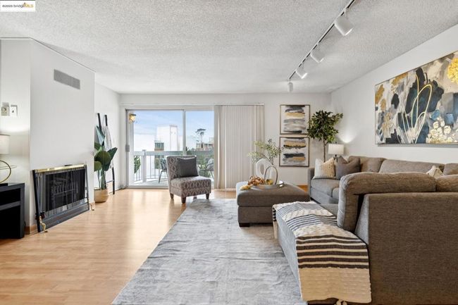 APT-320 - 960 Shorepoint Ct, Condo with 2 bedrooms, 2 bathrooms and 2 parking in Alameda CA | Image 12