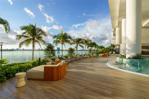 2304-700 Ne 24th St, Miami, FL, 33137-5506 | Card Image
