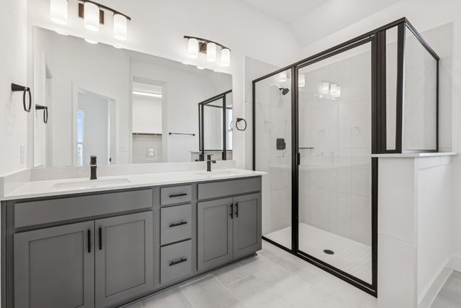 Owner's Bathroom | Image 12