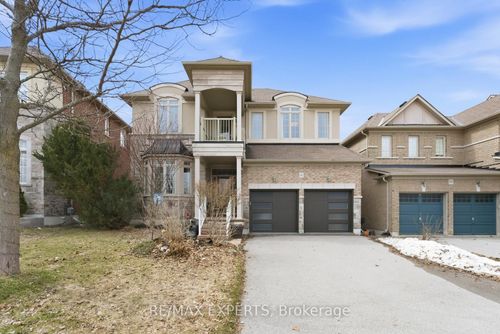 847 Memorial Cir, Newmarket, ON, L3X0B3 | Card Image