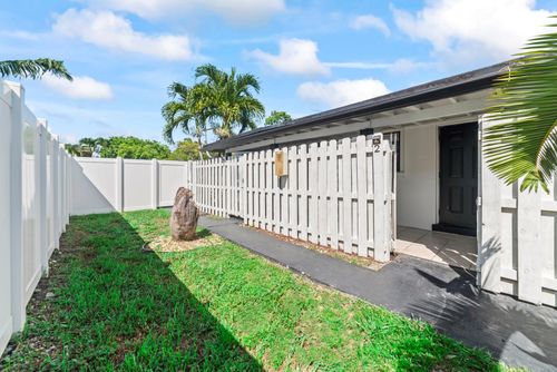 2-814 Ne 14 Place, Fort Lauderdale, FL, 33304 | Card Image