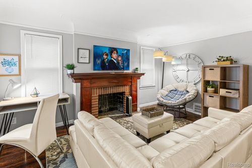 9500 Lakepointe St, Detroit, MI, 48224-2896 | Card Image