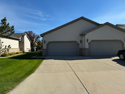 53180 Pineridge Drive, Condo with 2 bedrooms, 2 bathrooms and null parking in New Baltimore MI | Image 2