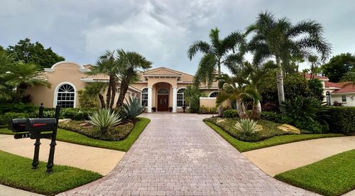 137 Pembroke Dr, Palm Beach Gardens, FL, 33418-4611 | Card Image