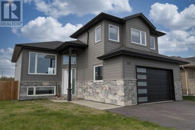 497 Muskrat Dr, Home with 5 bedrooms, 3 bathrooms and null parking in Thunder Bay ON | Image 1