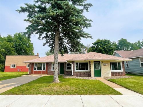 628 W Cedar St, Chippewa Falls, WI, 54729-1638 | Card Image
