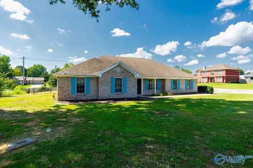 100 Clubhouse Ln, Madison, AL, 35757-6930 | Card Image