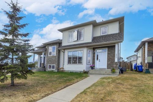 253 Grosbeak Way, Fort McMurray, AB, T9K0L8 | Card Image
