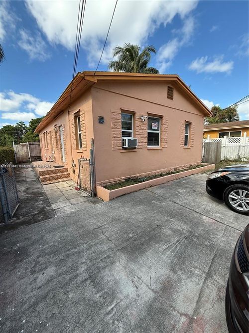 3-11452 Peachtree Dr, Miami, FL, 33161-6856 | Card Image