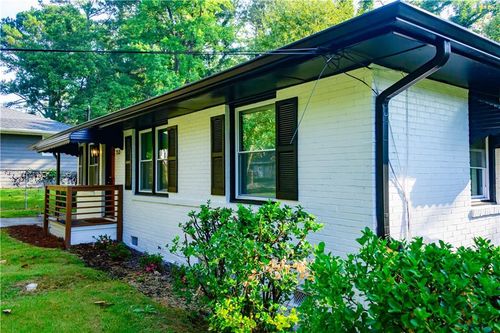 753 Commodore Dr Nw, Atlanta, GA, 30318-6333 | Card Image