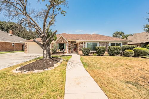 8429 Stephanie Dr, North Richland Hills, TX, 76182-3627 | Card Image