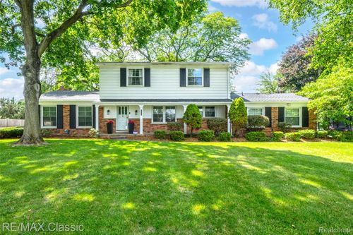 6638 Woodbank Dr, Bloomfield Hills, MI, 48301-3037 | Card Image