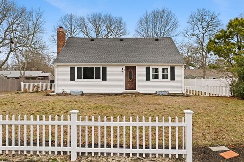 8 Nobby Ln, West Yarmouth, MA, 02673-3523 | Card Image