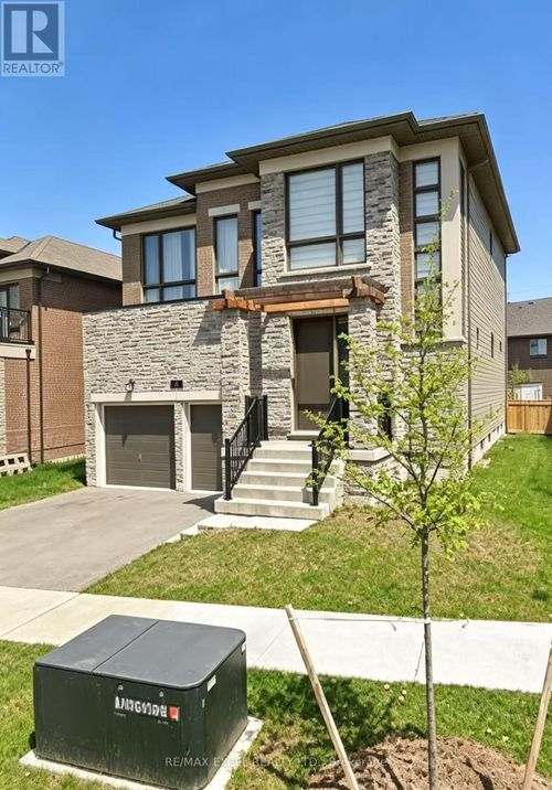 27 Starkweather Street, Aurora, ON, L4G0Z3 | Card Image