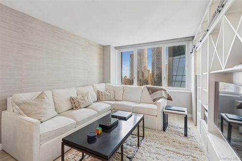 47k1-322 W 57th St, New York, NY, 10019-8800 | Card Image
