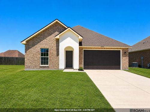 13876 Avocado Dr, Denham Springs, LA, 70726-8213 | Card Image