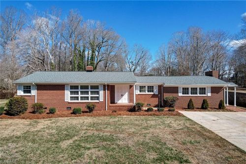 1540 W Harrison St, Reidsville, NC, 27320-8804 | Card Image