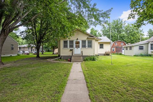 209 3rd Ave Ne, Glenwood, MN, 56334-1327 | Card Image