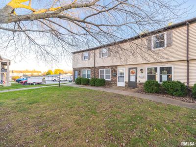 1934 Canterbury Drive, Condo with 2 bedrooms, 1 bathrooms and null parking in Washington IL | Image 2