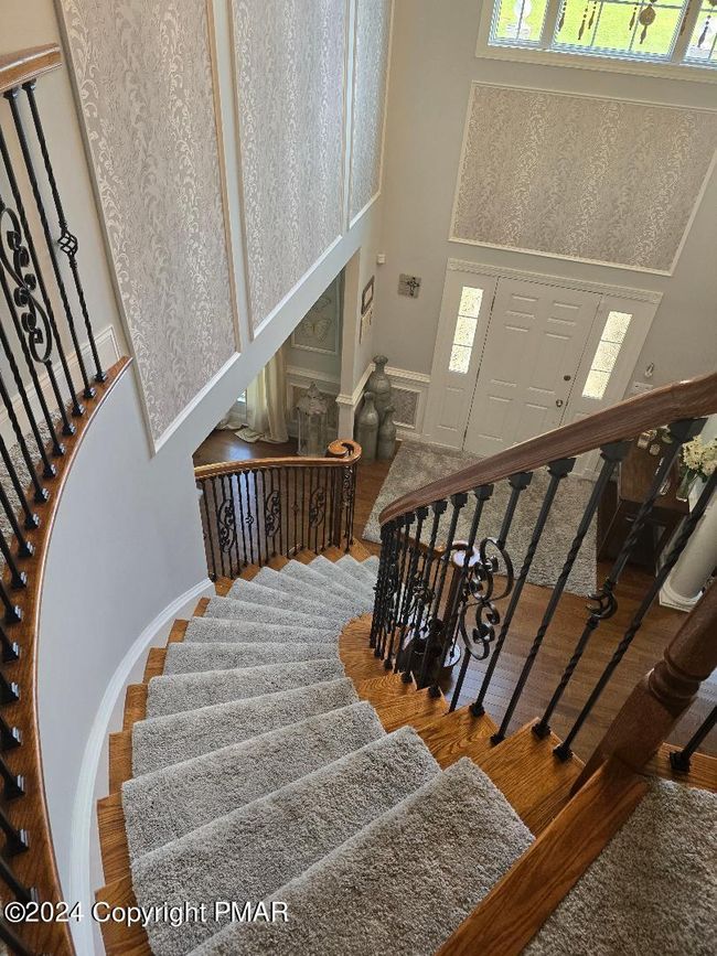 FOYER VIEW 2ND FL | Image 9