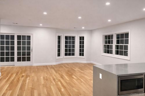 15121 17th Ave, Whitestone, NY, 11357-3146 | Card Image