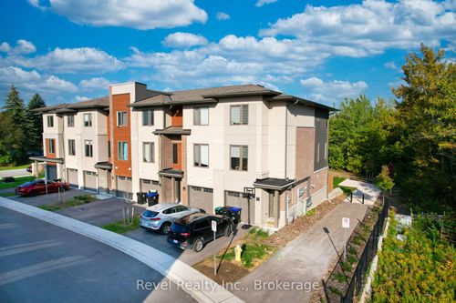 14 Winters Cres, Collingwood, ON, L9Y5T1 | Card Image