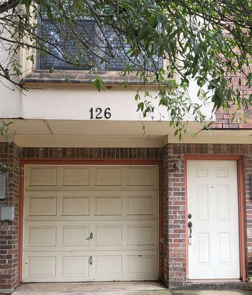 126 Nemo Ct, Arlington, TX, 76010-2720 | Card Image