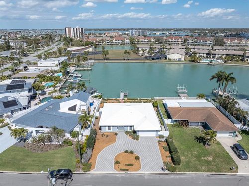 7 Island Dr, TREASURE ISLAND, FL, 33706-1202 | Card Image