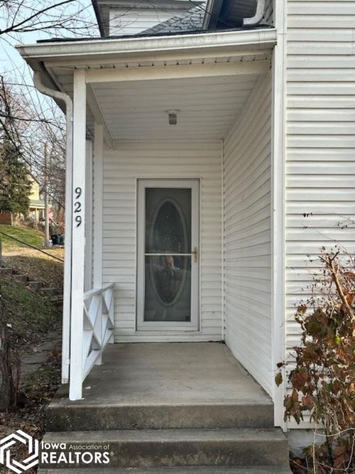 929 Russell St, Ottumwa, IA, 52501-2249 | Card Image