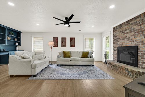 723 Loire Ln, Houston, TX, 77090-1925 | Card Image