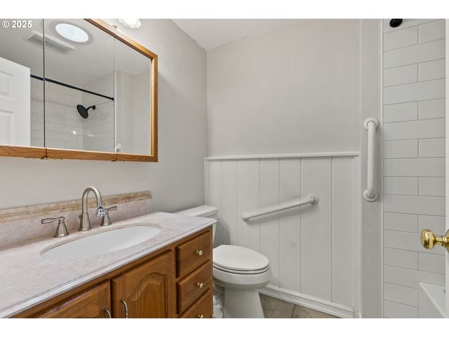 22400 S Evergreen Dr, House other with 5 bedrooms, 3 bathrooms and 2 parking in Beavercreek OR | Image 18