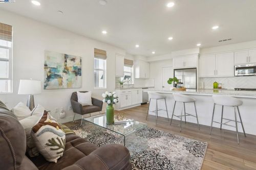 9704 Seawind Way, Newark, CA, 94560-7345 | Card Image