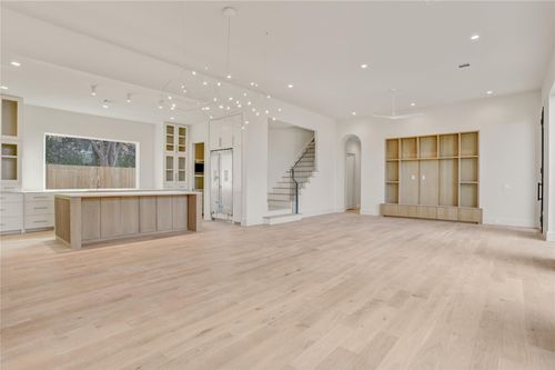 1619 Woodvine Dr, Houston, TX, 77055-3624 | Card Image