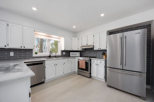 12 Sunset Ave, House other with 5 bedrooms, 2 bathrooms and 8 parking in Warwick ON | Image 12