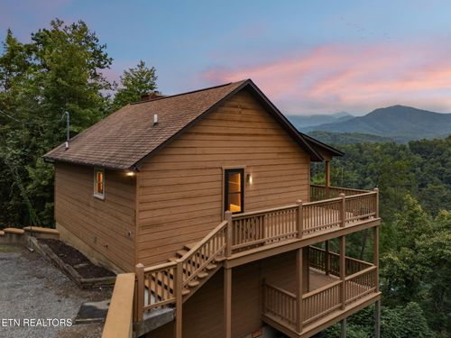 4429 New Pioneer Trl, Pigeon Forge, TN, 37863-4679 | Card Image