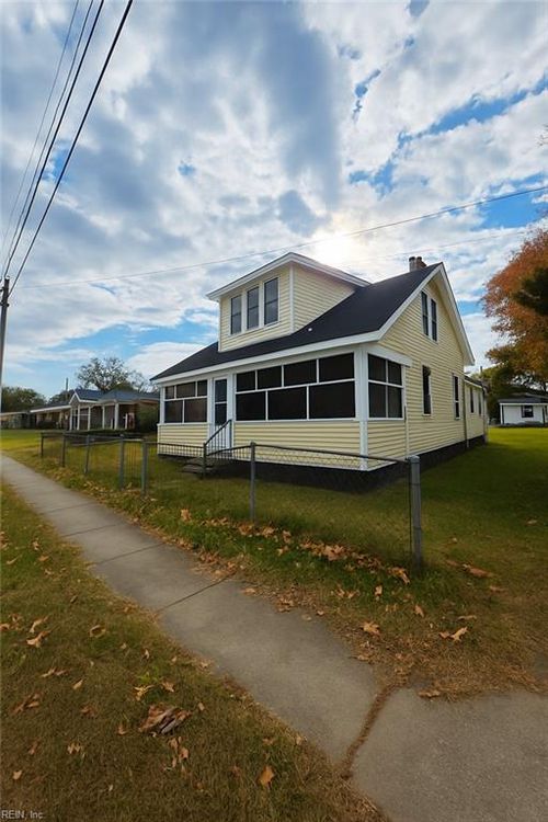 319 King St, Hertford, NC, 27944-1358 | Card Image