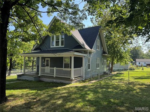 104 S Main St, Gerald, MO, 63037-2148 | Card Image